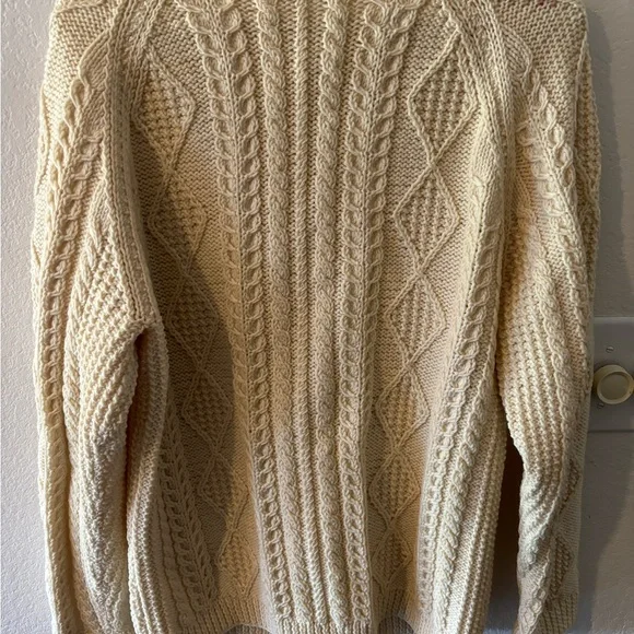 Vintage Irish knit cardigan with wooden buttons - Picture 3 of 6